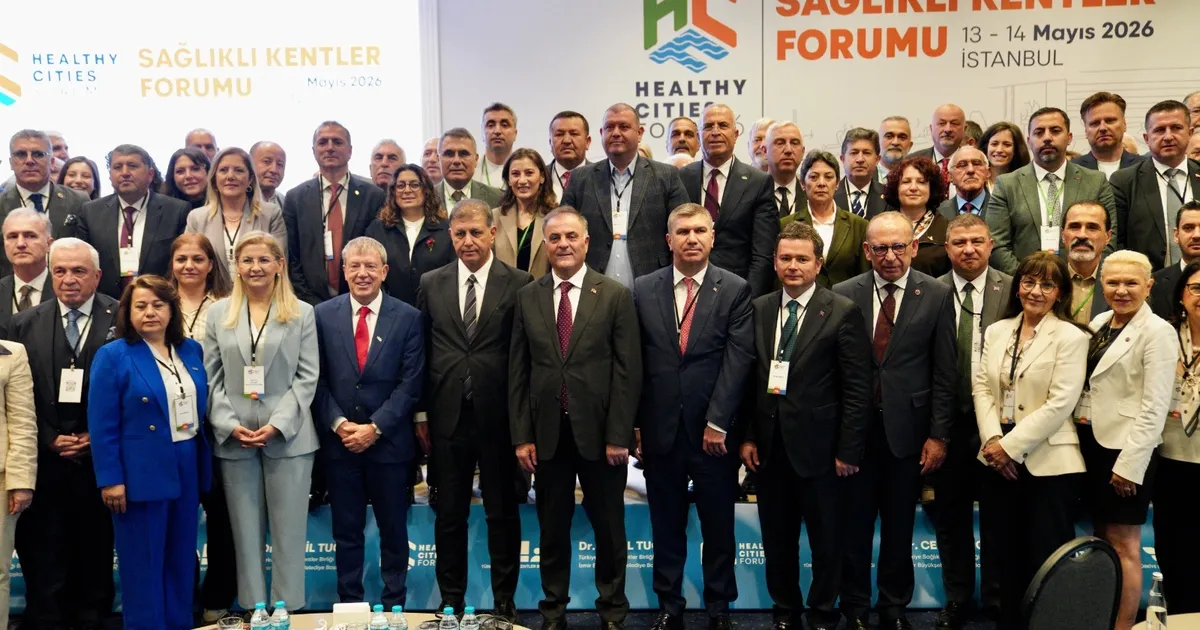 Türkiye Sağlıklı Kentler Birliği’nin İstanbul’daki forumunda konuşan İstanbul Büyükşehir Belediye