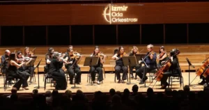 İzmir Büyükşehir Belediyesi Ahmed Adnan Saygun Sanat Merkezi’nde sahne alan