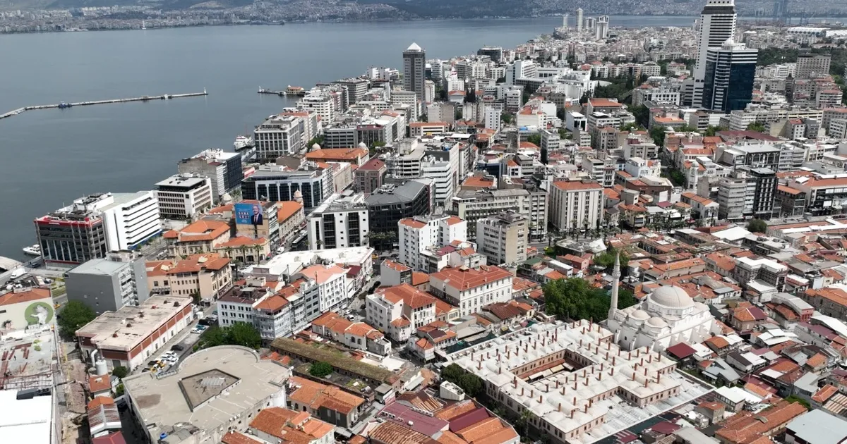 “İzmir Yenileniyor” markası tescillendi