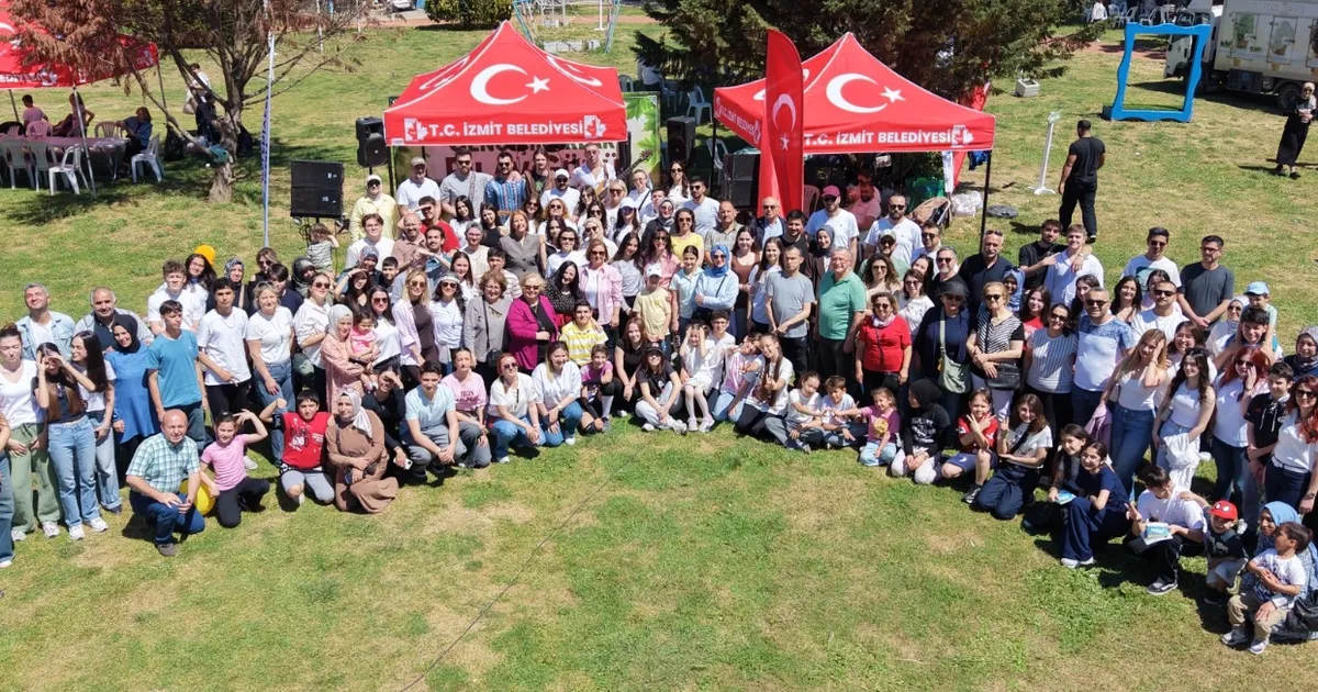 İzmit Çınar Akademisi pilav gününde buluştu