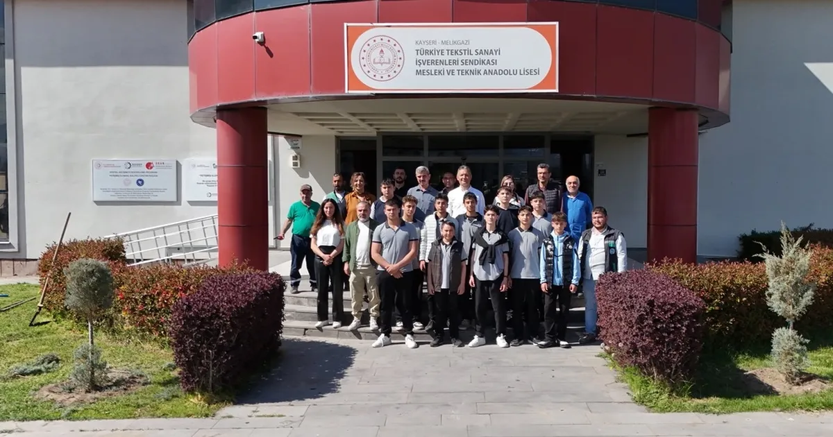 Kayseri Büyükşehir’den okullara yeşil dokunuş
