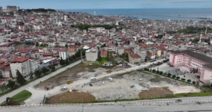 Samsun Büyükşehir Belediyesi tarafından şehir genelinde sürdürülen kentsel dönüşüm çalışmalarında
