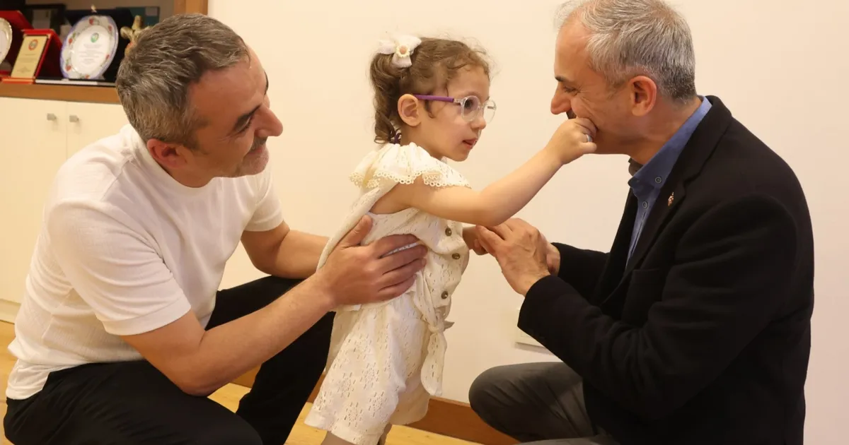 Kocaeli'de Çayırova Belediye Başkanı Bünyamin Çiftçi, Çayırova’da ikamet eden ve