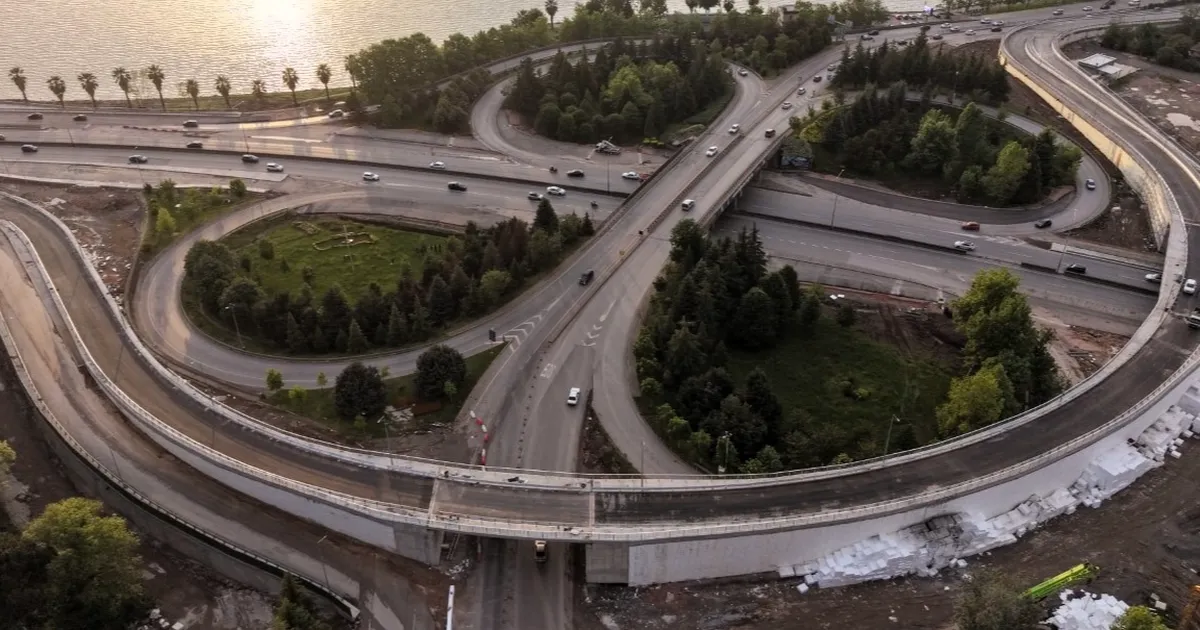 Kocaeli’de Başiskele Kavşağı’nda yeni bağlantı yolu açıldı