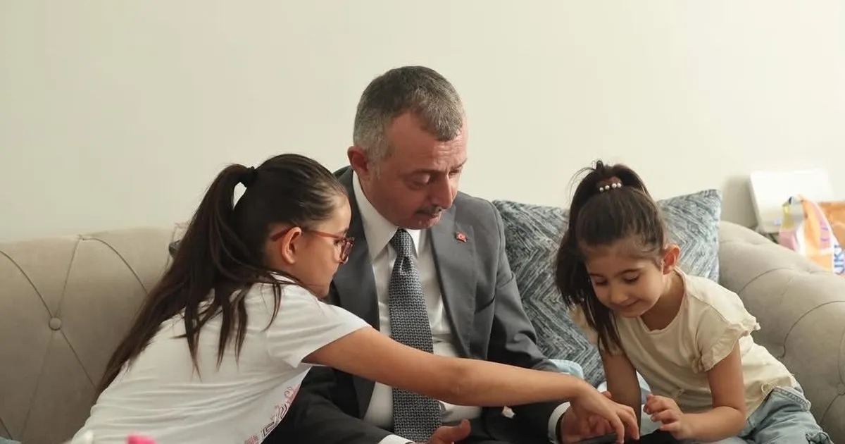 Kocaeli Büyükşehir Belediye Başkanı Tahir Büyükakın, şehit ailelerini ziyaret etti,