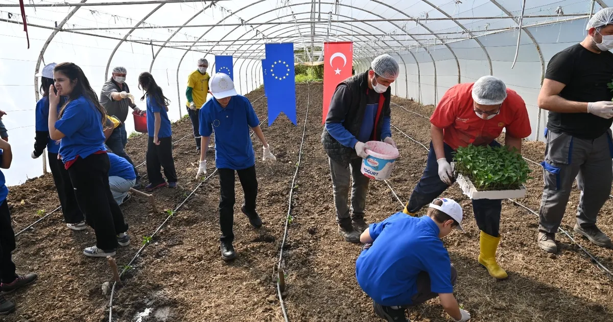 Kocaeli’de çocuklar toprakla buluştu