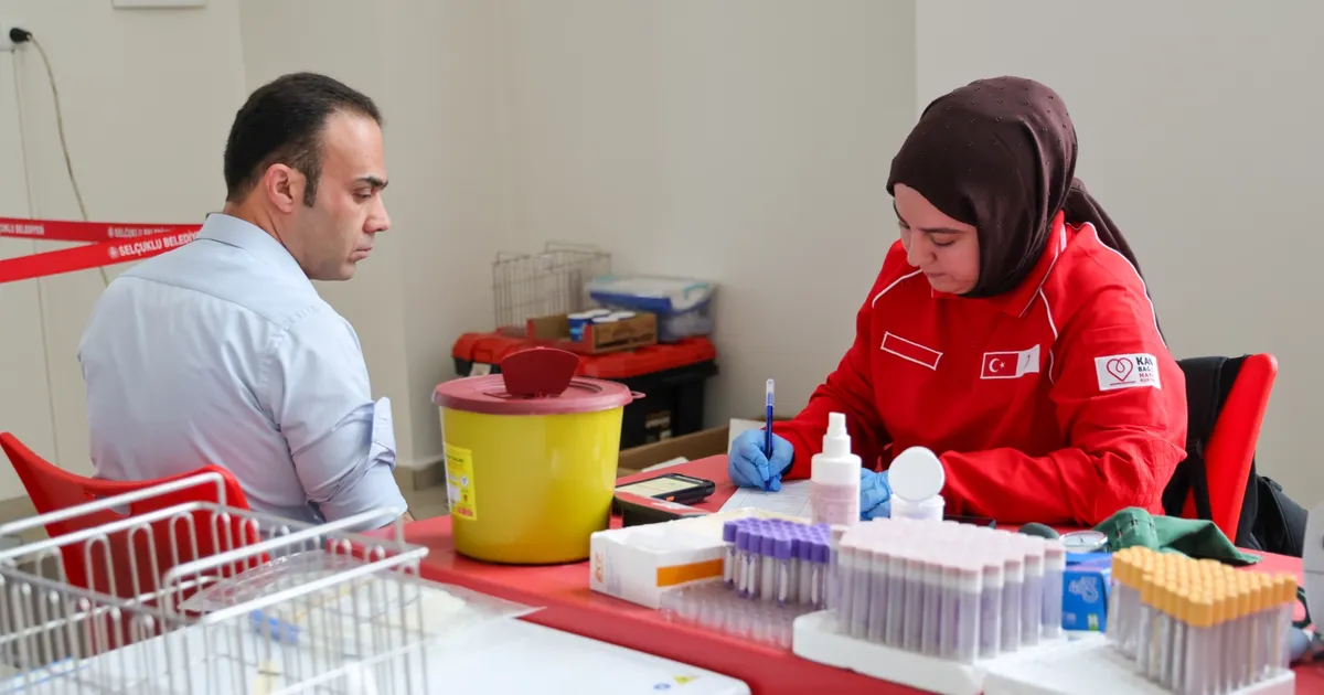 Konya'da Selçuklu Belediye personeli ve vatandaşlar Kızılay Kan Merkezi tarafından