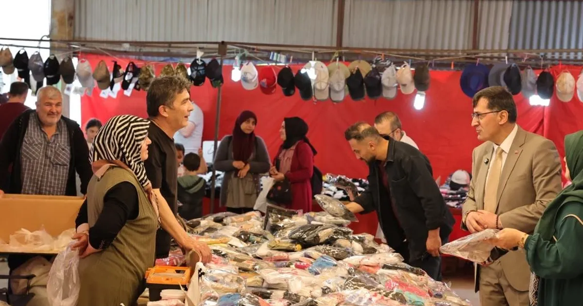 Kütahya’da Başkan Kahveci’den Bayram Pazarı’na ziyaret