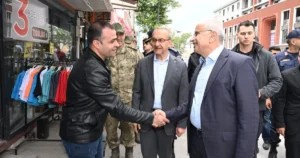 Malatya Büyükşehir Belediye Başkanı Sami Er, deprem sonrası sahada çalışmaları