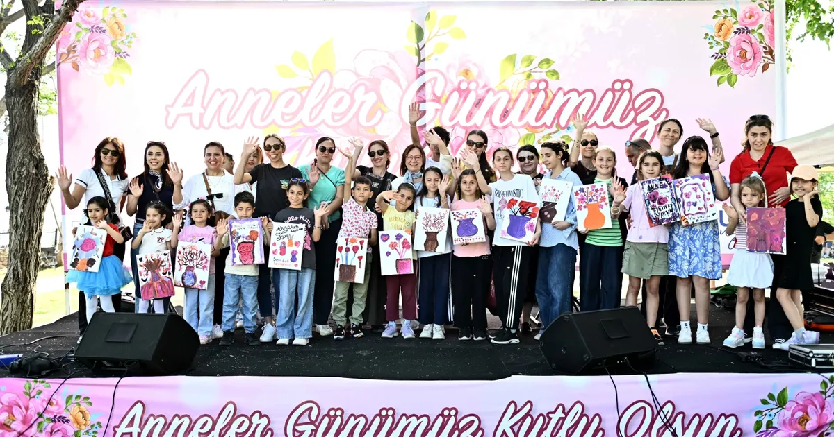 Muratpaşa’dan Anneler Günü’ne özel kutlama
