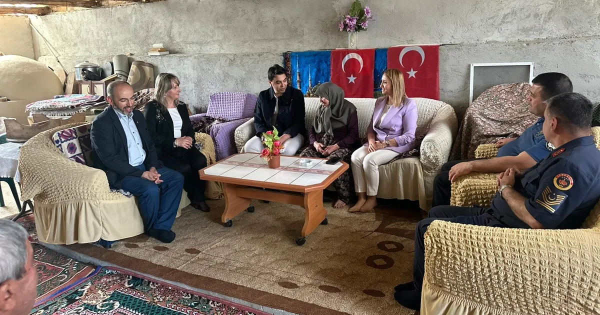 Refiye Anne bayramda yalnız kalmadı