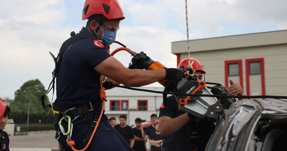 Sakarya Büyükşehir Belediyesi İtfaiyesi, üniversitede itfaiyecilik eğitimi alan geleceğin ateş