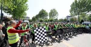 Sakarya Büyükşehir Belediye Başkanı Yusuf Alemdar, Trafik Haftası kapsamında düzenlenen