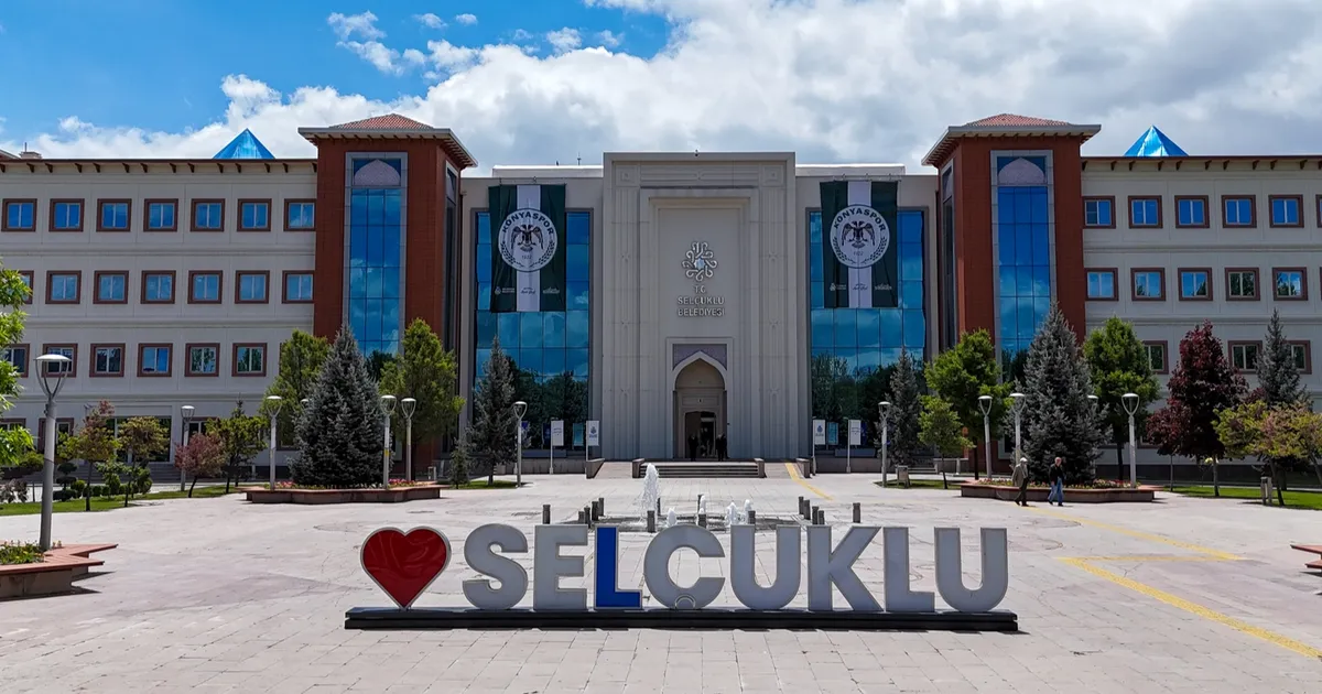 Selçuklu’nun sembol mekanları yeşil beyazla donatıldı