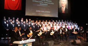 İzmit Belediyesi Türk Halk Müziği Uygulama Topluluğu’nun Süleyman Demirel Kültür