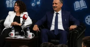 Ağrı Valiliği koordinesinde düzenlenen “Muhabbete Gel Gecesi” programının ilk konukları