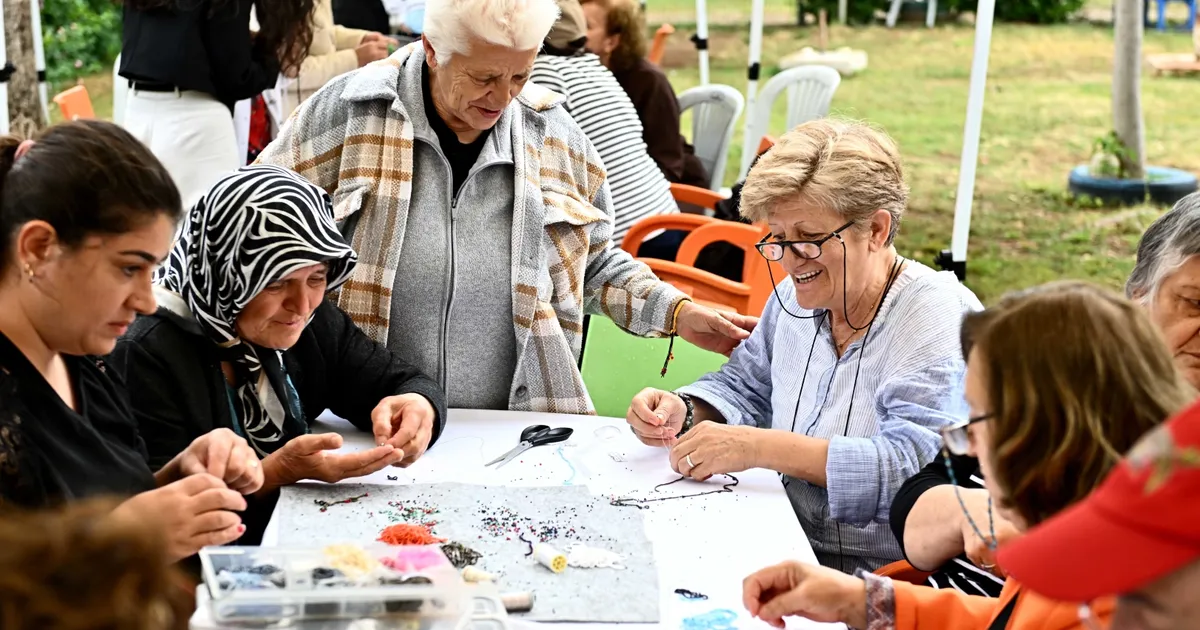 Yaşlı evlerinde bahar şenliği