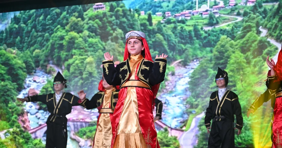 Manisa Büyükşehir Belediyesi Konservatuvarı tarafından düzenlenen Halk Dansları Gala Gecesi,
