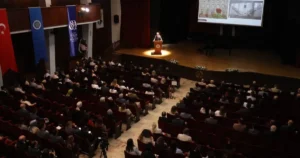 Türkiye Cumhuriyeti’nin ilk üniversitesi olarak 13 Haziran 1946’da kurulan “Devletin