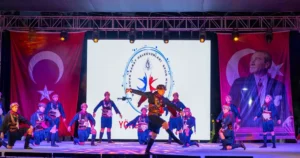 Bornova Belediyesi tarafından geleneksel hale getirilen Halk Dansları Festivali, bu