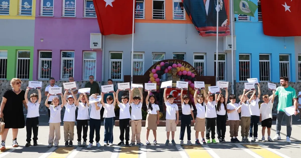 Bursa Osmangazi’de 400 öğrenciye ücretsiz tenis eğitimi