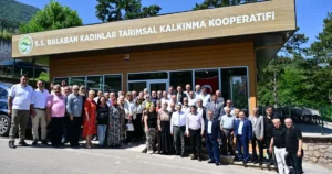 Bursa'da Yıldırım Belediye Başkanı Oktay Yılmaz, mahallelerin ihtiyaç ve taleplerini