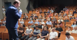  Aile yapısını güçlendirmeye yönelik çalışmalarını sürdüren Yıldırım Belediyesi, vatandaşları bilinçlendiren