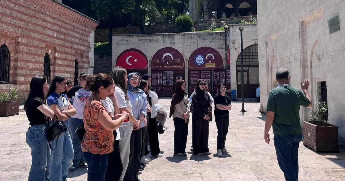 Bursa'da Yıldırım Belediyesi 'Adım Adım Kadim Bursa’ projesi ile gençleri