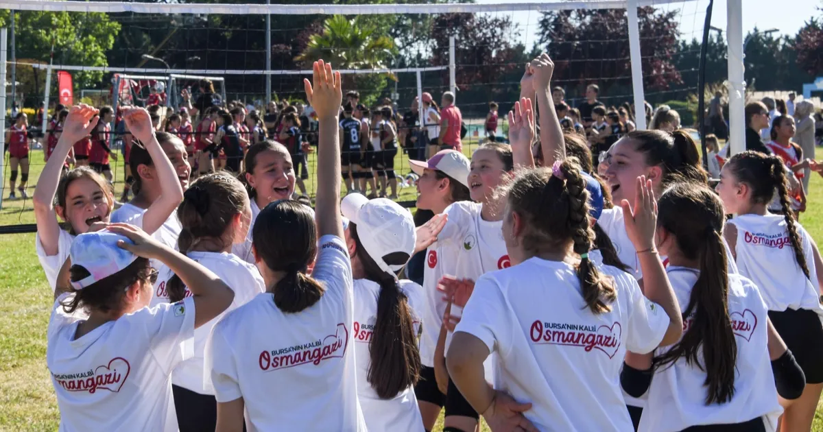 Bursa Osmangazi’de Mini Voleybol Şenliği coşkusu