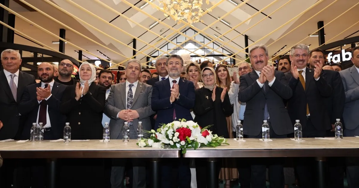 Çarşı Melikgazi Bakan Yumaklı’yla resmen açıldı