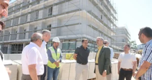 Çayırova Belediye Başkanı Bünyamin Çiftçi, yapımı hızla devam eden Çayırova’nın