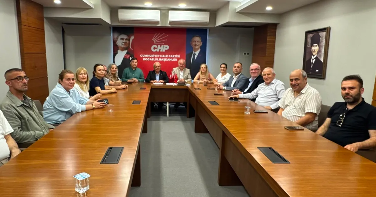 CHP Kocaeli Parti Okulu eğitmenlerinden Özgür Özel’e destek mesajı