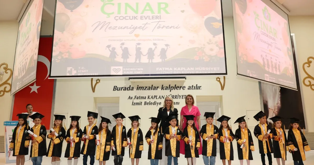 Çınar Çocuk Evlerinin minikleri mezuniyet heyecanı yaşadı