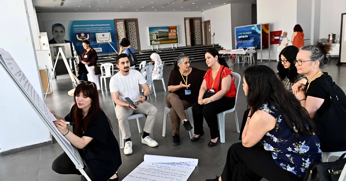 COP Women Antalya’da kadınların iklim politikalarındaki rolü konuşuldu