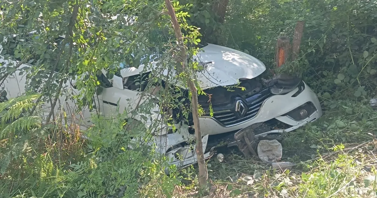 Düzce’de otomobil şarampole kaydı: 3 yaralı!