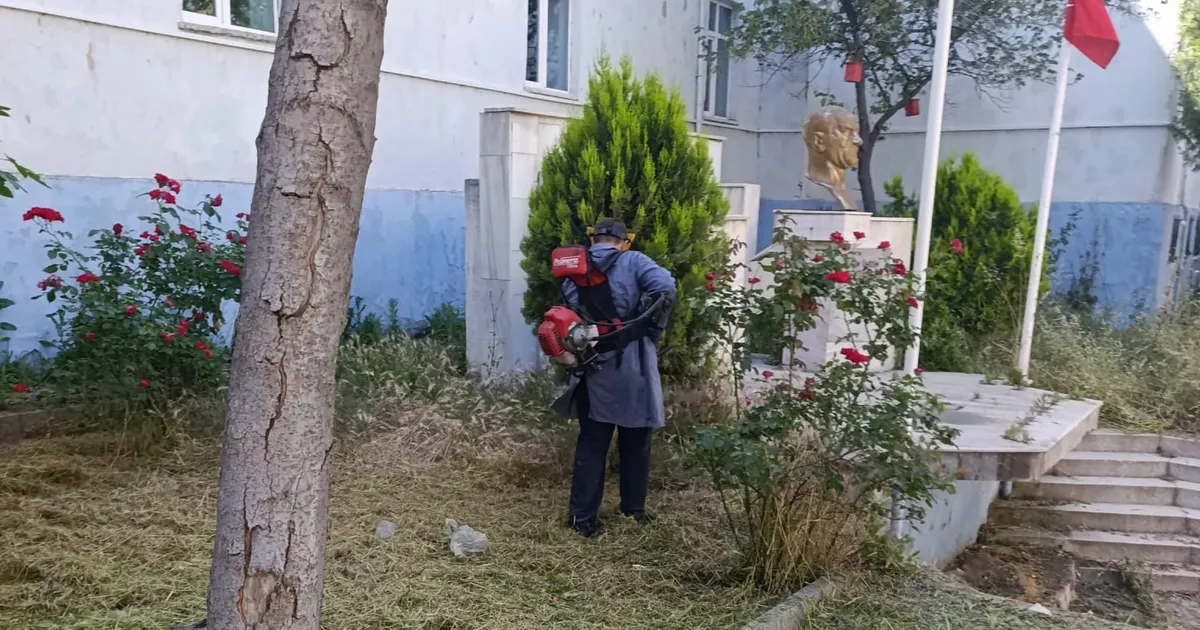 Edirne’de Kurtuluş İlkokulu’ndaki ‘ot’ krizinde belediye şaşırttı!