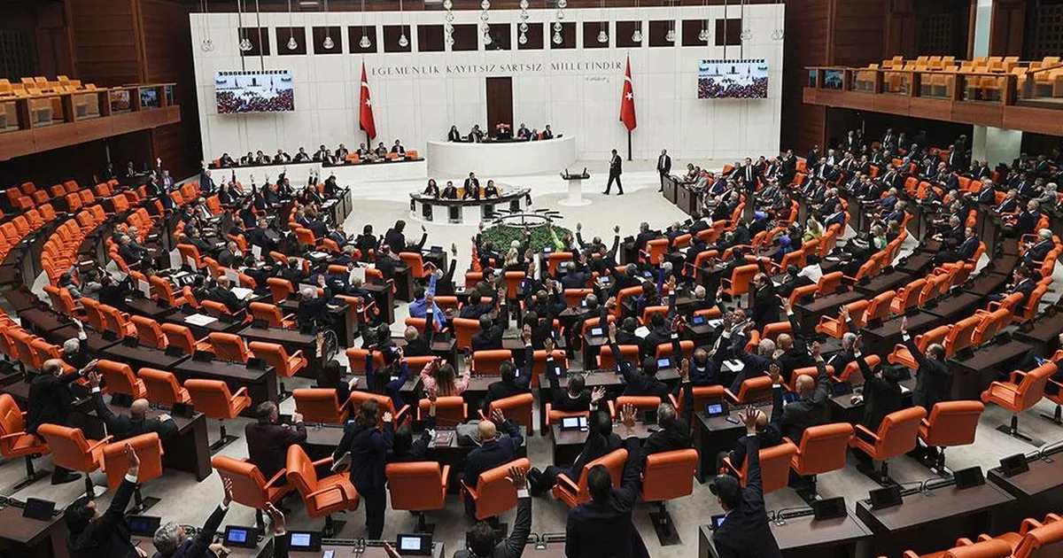 Emniyet, basın ve vergi düzenlemelerini içeren kanun teklifi yasalaştı