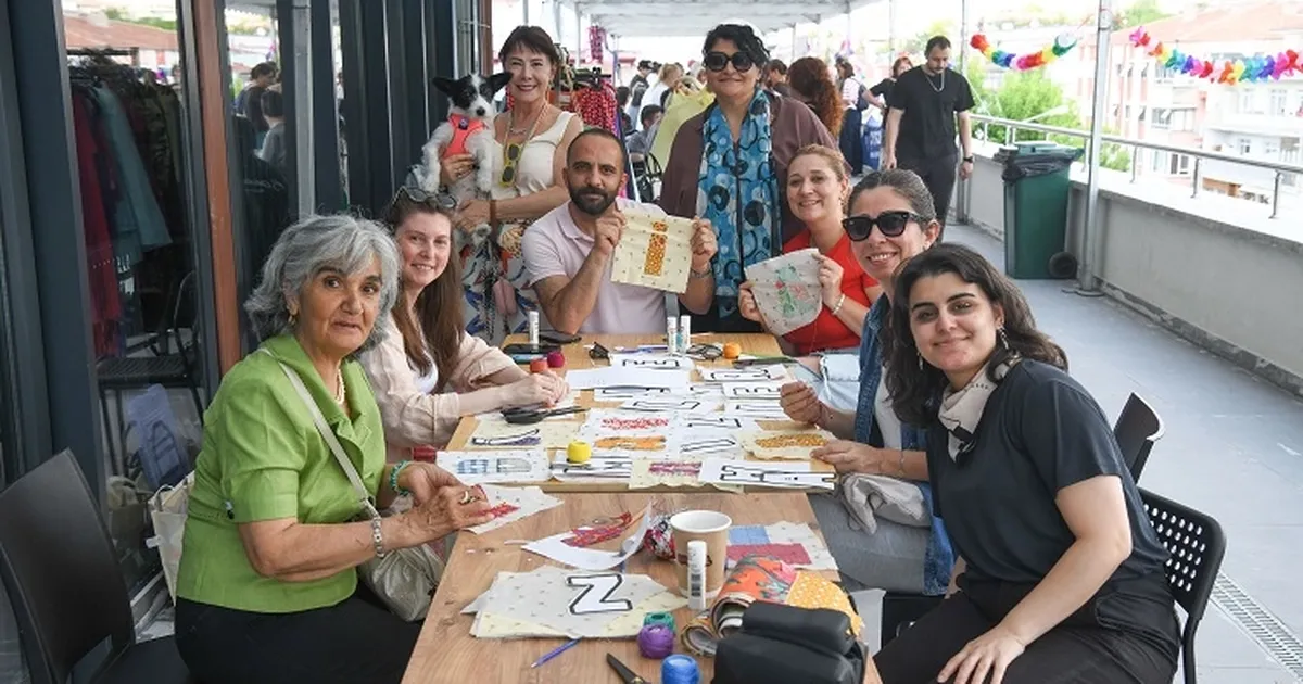 Esat Semt Hâli’nde renkli kermes