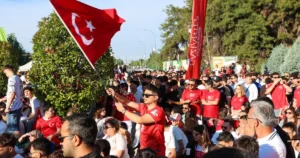 Gaziantep Büyükşehir Belediyesi tarafından kurulan led ekranda A Milli Futbol