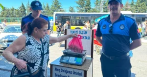 İstanbul Bakırköy'de Zabıta İşleri Müdürlüğü ekipleri, ilçe genelindeki halk pazarlarında