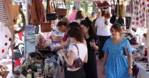 İstanbul Maltepe’de açılan “Babalar Günü El Emeği Pazarı”, ilçe sakinlerinin