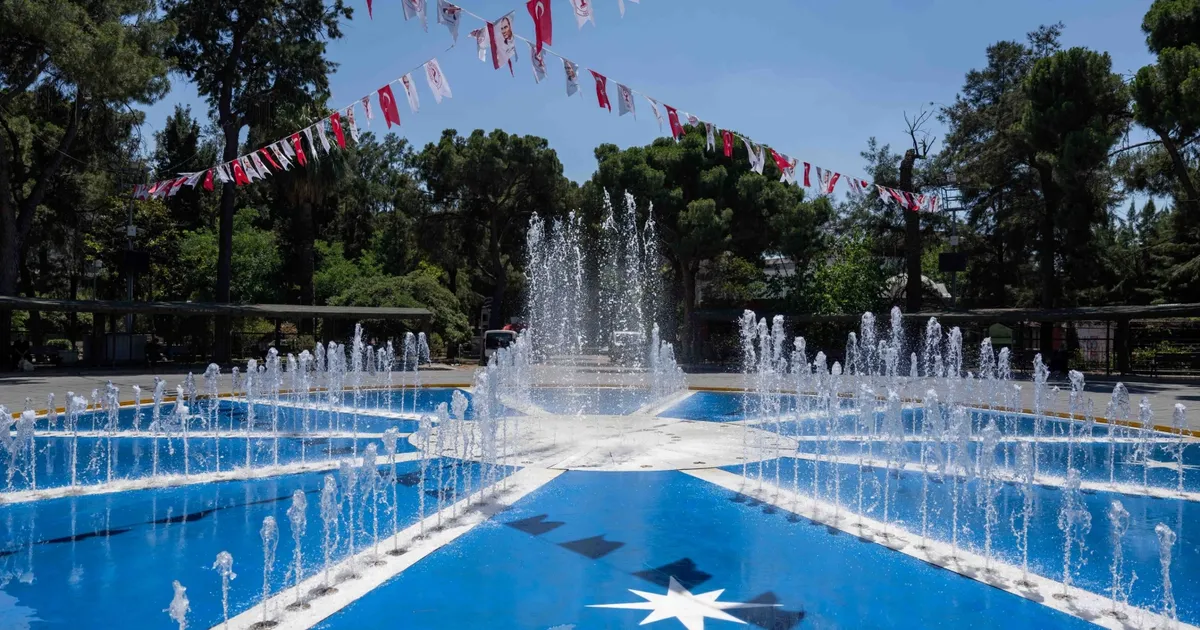 İzmir Bornova’da Büyükpark’in simge havuzu yenilendi