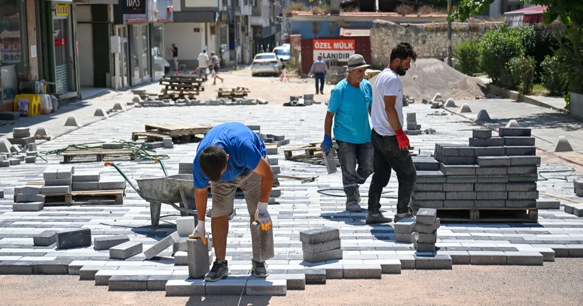 İzmir Bornova’da Tarihi Çarşı’da estetik dönüşüm başladı