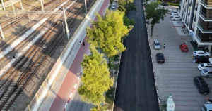 İzmir Büyükşehir Belediyesi, Torbalı’nın ana arteri Haluk Alpsü Bulvarı’nda asfalt