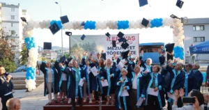 İzmir'de Karabağlar Belediyesi tarafından 60 yaş ve üzeri vatandaşların yaşam