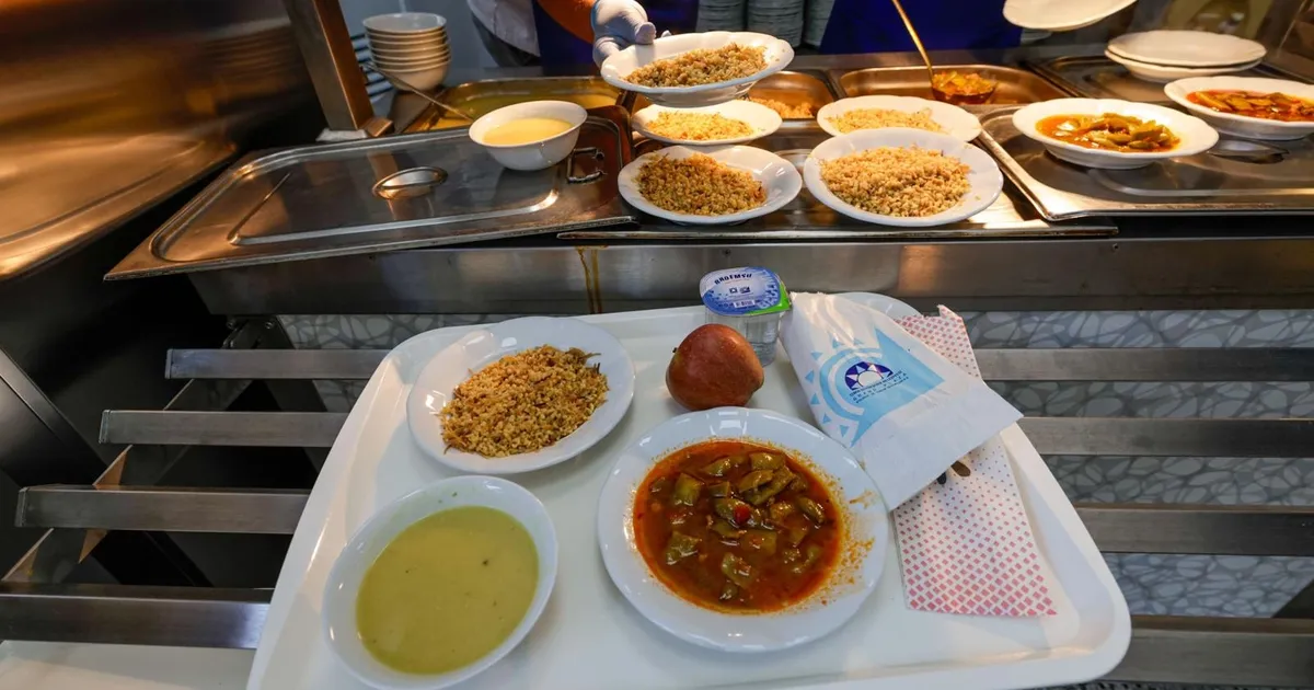 İzmir’de krize karşı 25 TL’lik sofra