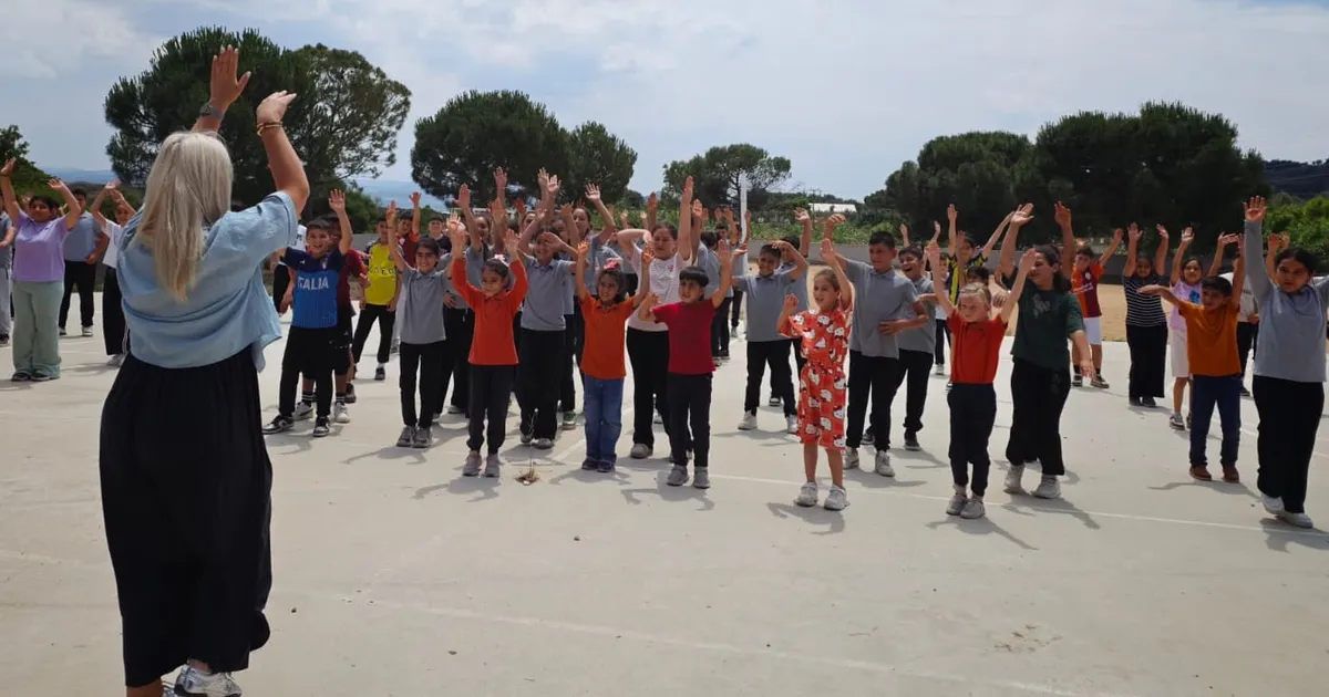 İzmir Büyükşehir Belediyesi tarafından hayata geçirilen “Hareket Et, Eğlen, Güçlen”