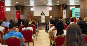 İzmir Büyükşehir Belediyesi’nin düzenlediği “Yerel Yönetimlerde Evde Bakım Hizmetleri Çalıştayı”nda,