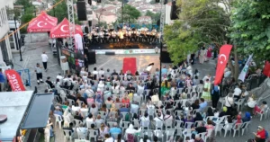 Kapanca Sokak Festivali’nin ilk gününde sahne alan Bursa Büyükşehir Belediyesi