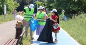 Çınar Çevre Festivali kapsamında Bıçkıdere Göleti’nde düzenlenen çevre temizliği etkinliğinde